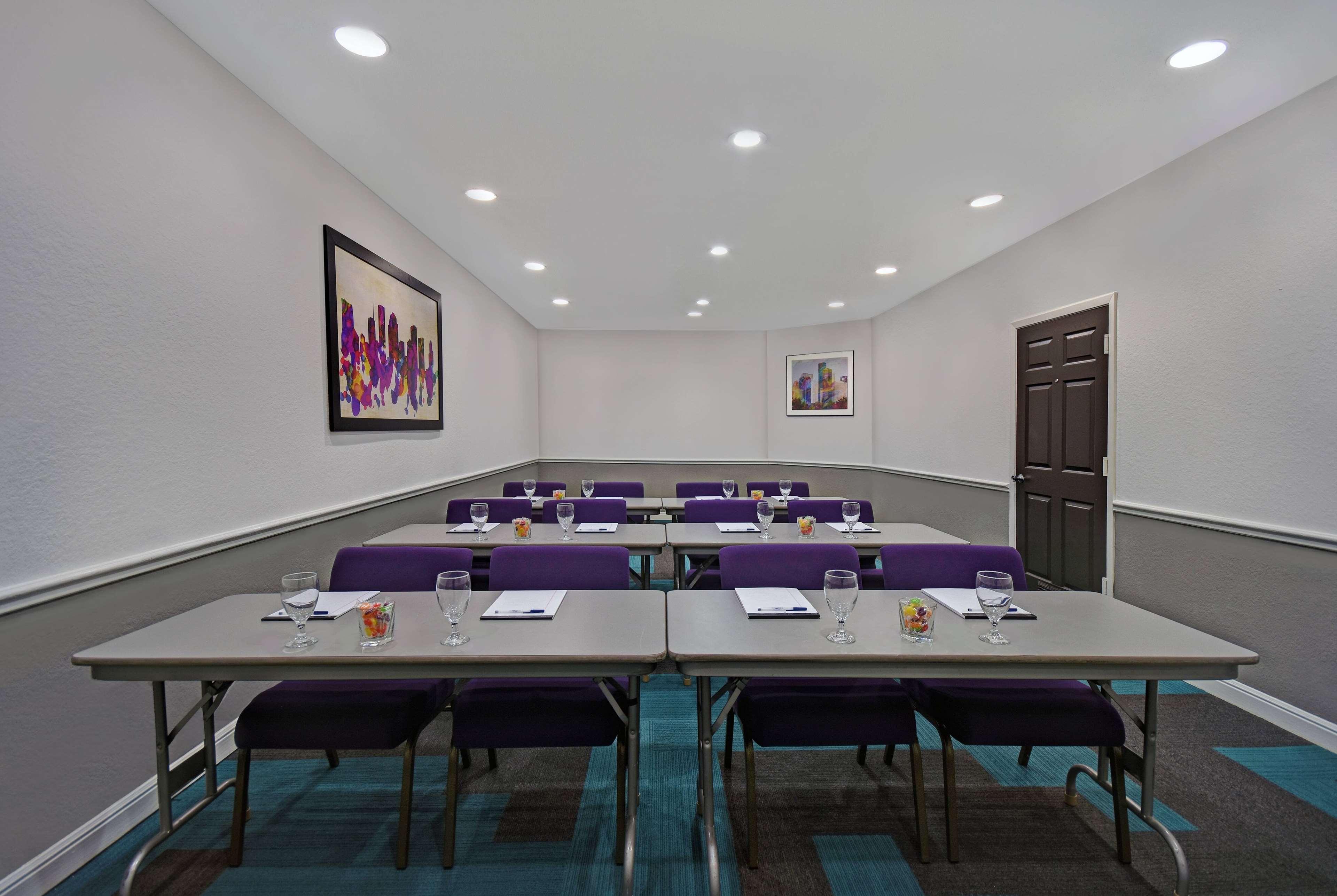 Baymont By Wyndham Houston/westchase Otel