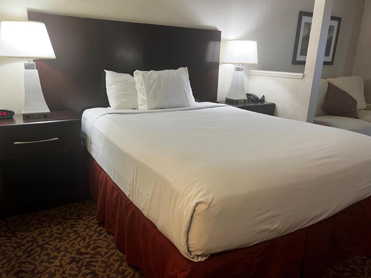 Baymont By Wyndham Houston/westchase Otel