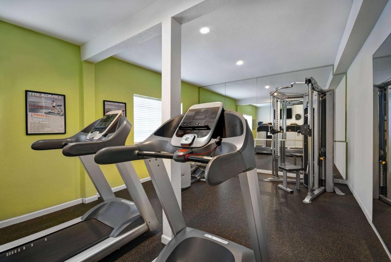Baymont By Wyndham Houston/westchase Otel