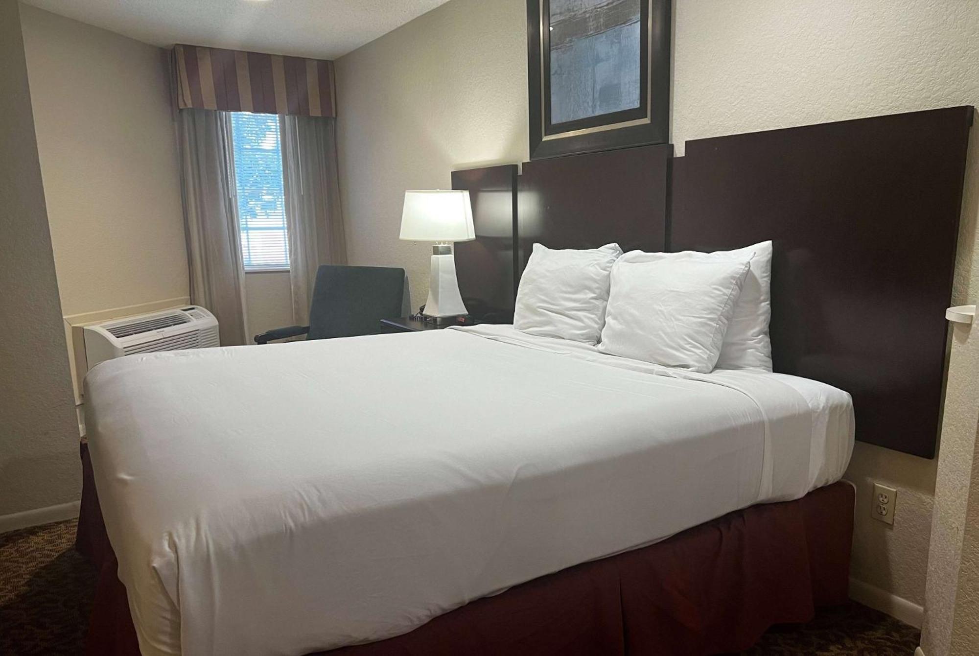 Baymont By Wyndham Houston/westchase Otel